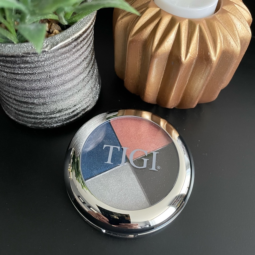 🎁GIFTED🎁TIGI High Density Quad Eye Shadow Palette - Picture 5 of 5